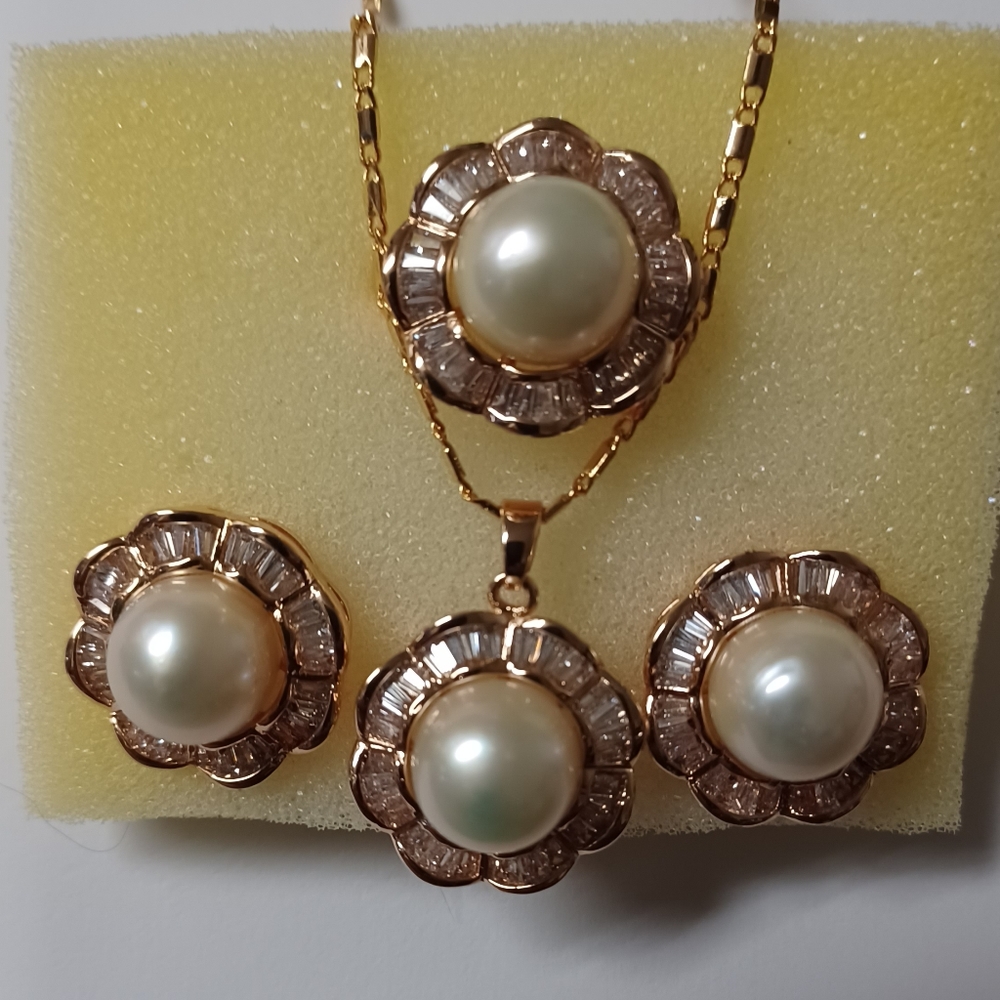 #3 Set of Freshwater pearls 5 micron setting tarzanite diamond.